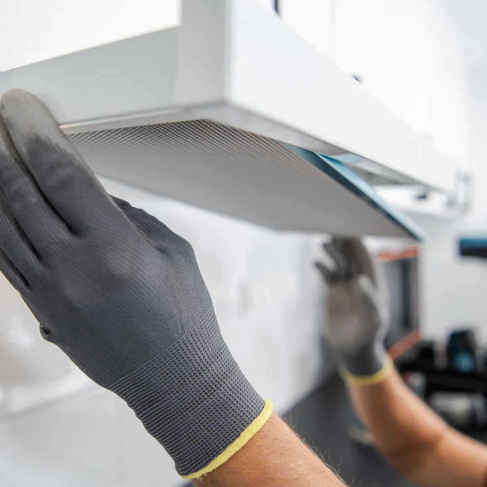 Gründliche Reinigung von Dampfabzug für volle Saugleistung.