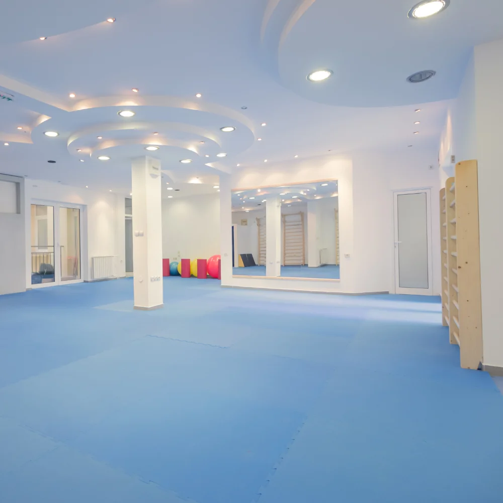 Wöchentliche Reinigung von Turnhallen und Fitnessräumen für die Hygiene.  